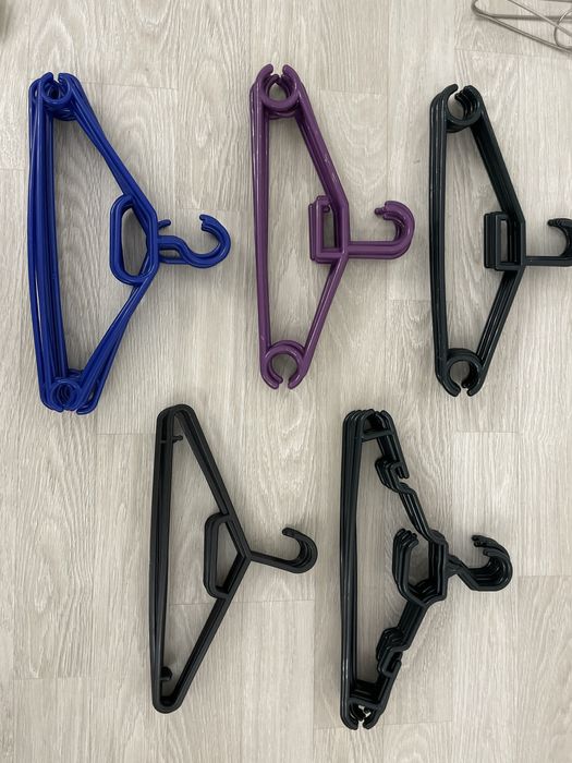 Вешалки разные продам