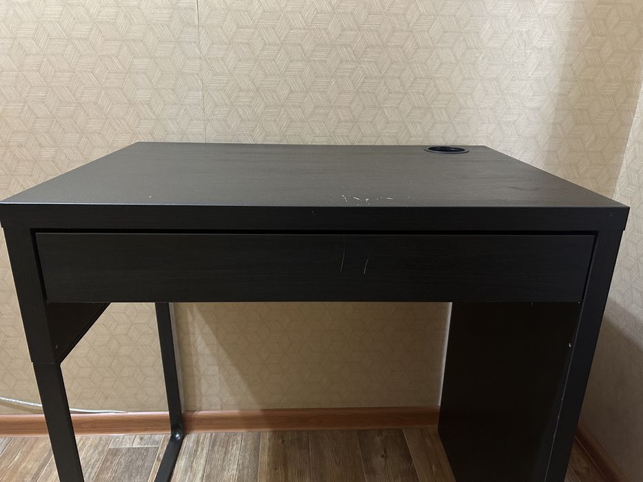 стол письменный IKEA Микке