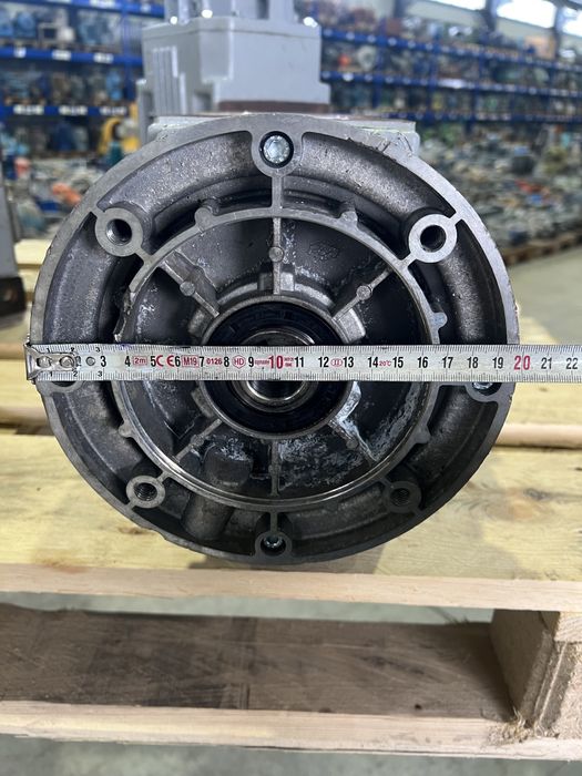 Мотор-редуктор 2.2 кВ 18 об BONFIGLIOLI