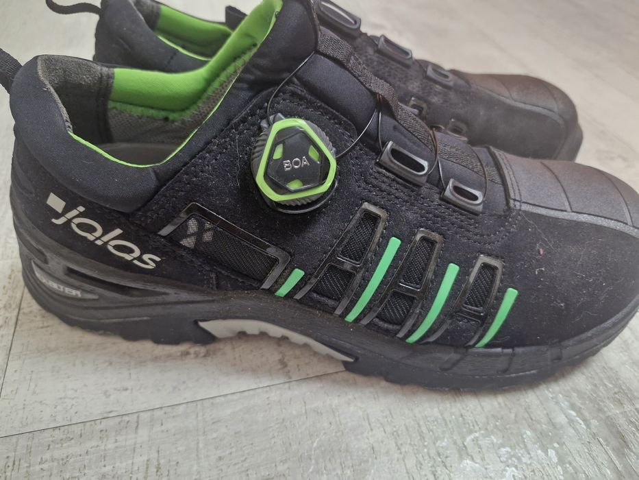 Incaltari cu bombeu de lucru noi