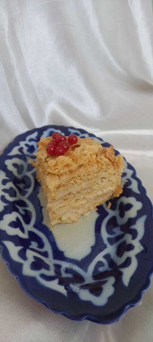 Тортик с тюльпанами, с крокусами, ленты с розами