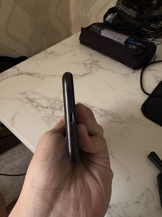 Черный Iphone Xr 64/78