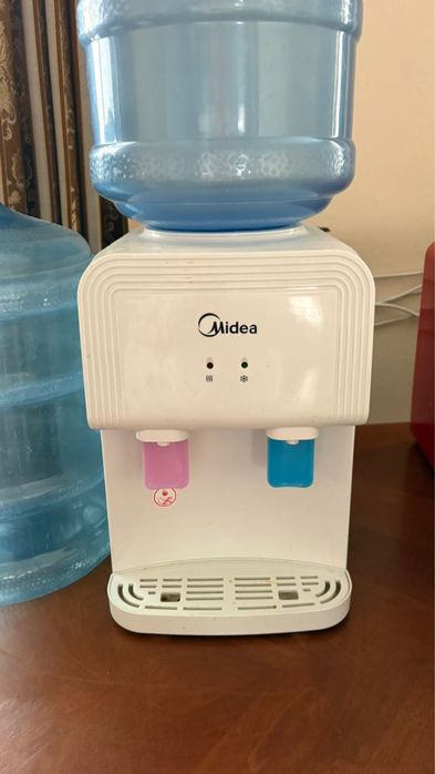 Провдется куллер с бутылками