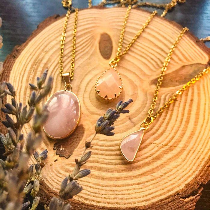 кулоны с розовым кварцем!