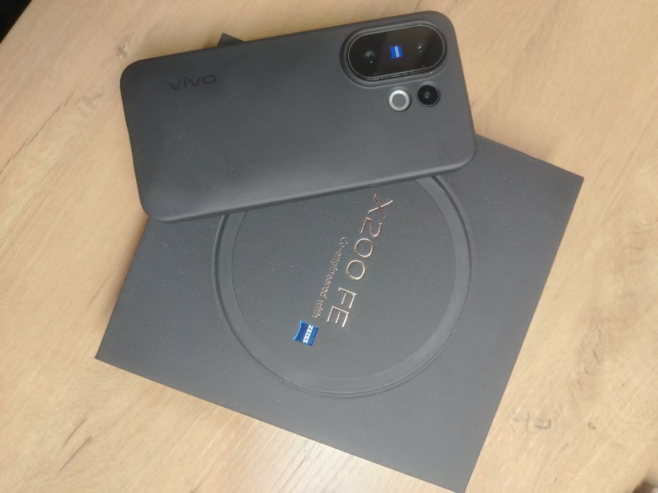 Продам смартфон Vivo X200 FE
