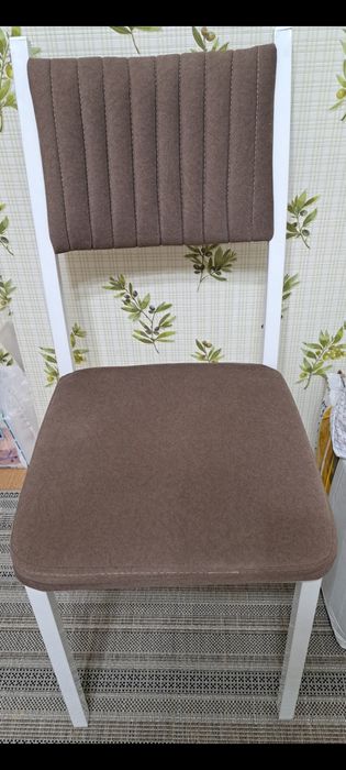 Стол стулья в идеальном состоянии