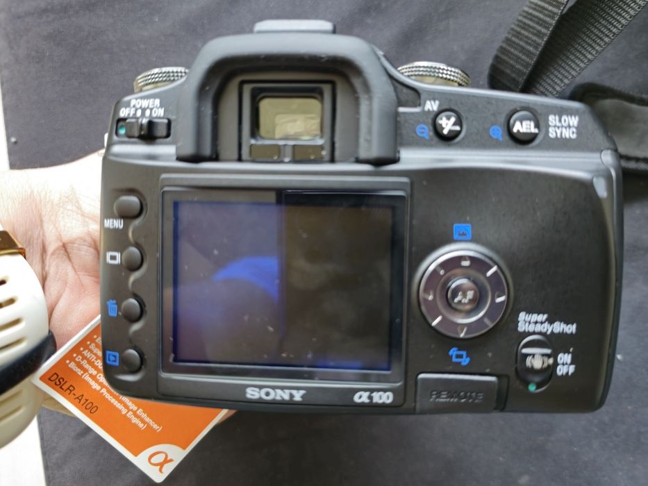 DSLR-A100 Sony с обектив чисто нови