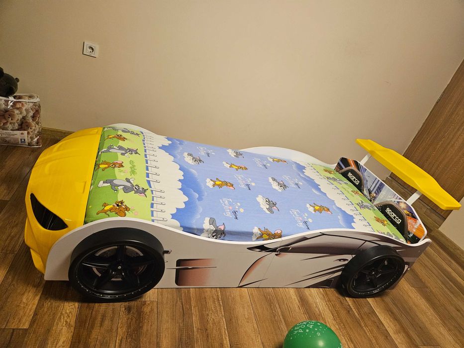 Детско легло кола жълто