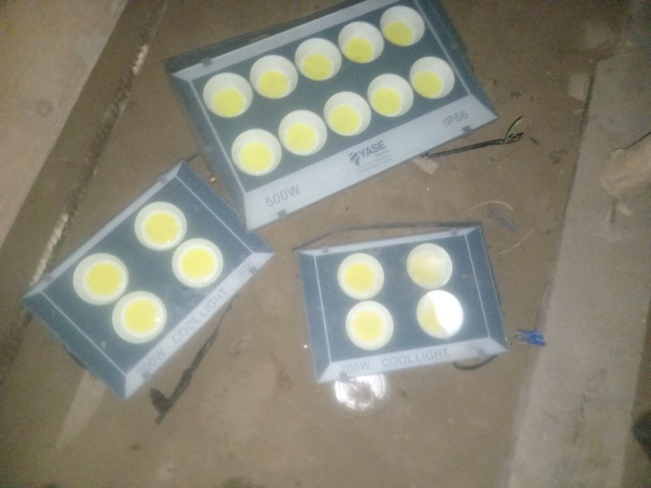 Projektor 500 v 200 v