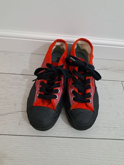 Tenesi converse marimea 39 40 cu 25 cm