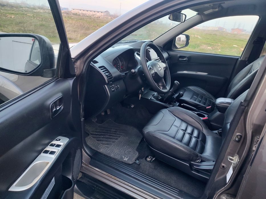 Mitsubishi L200 BARBARIAN BLACK 4x4 REDUCTOR / 2014 / Navi / Piele