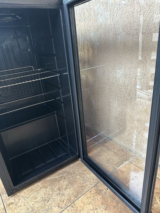 Mini frigider / Vitrina frigorifica