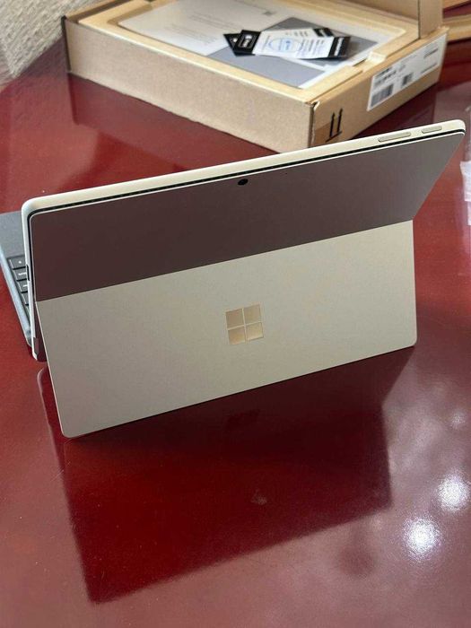 Surface Pro 9 / Intel® Core ™ i7-12th GEN / RAM 16GB / SSD 256GB
