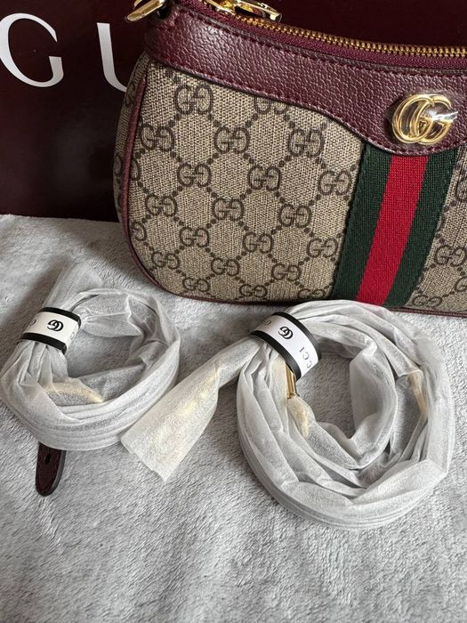 Нова чанта на Guess