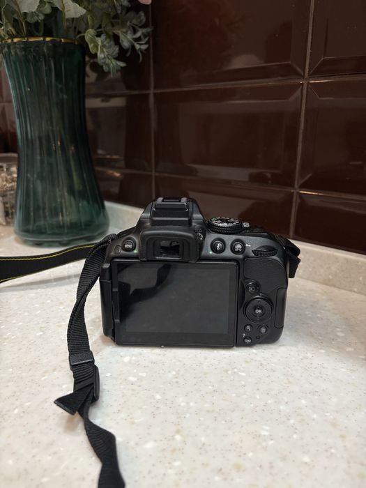 Nikon D5300 + объектив 18–55mm