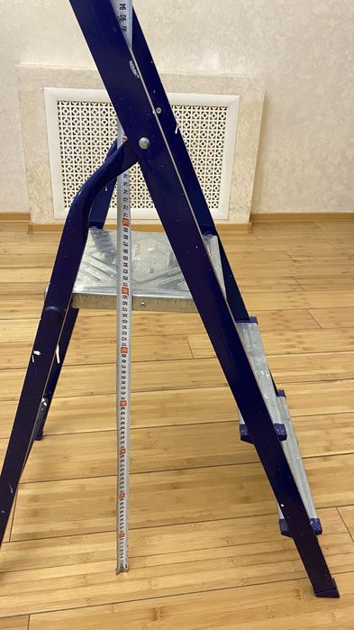 Стремянка трехступенчатая