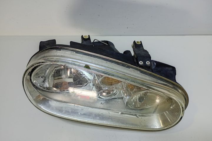 Far dreapta cu cleme rupte Volkswagen VW Golf a 4-a generatie