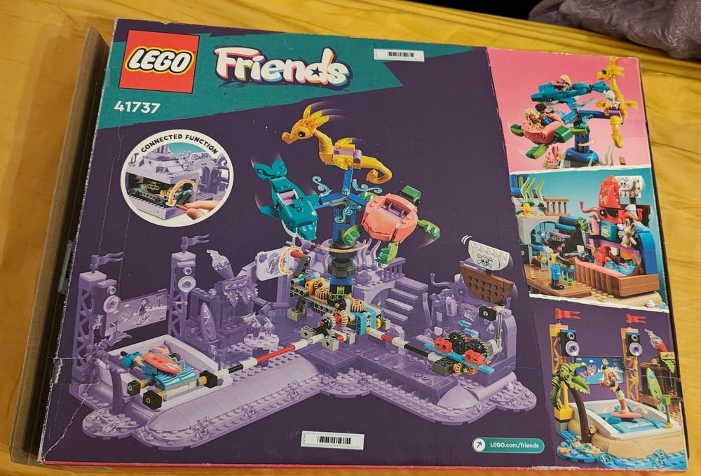Lego Friends Parc de distractii pe plaja 41737, 1348 piese