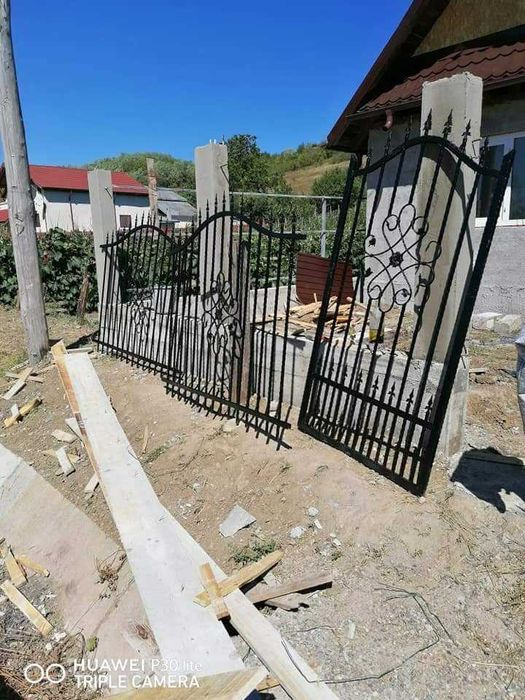 Garduri si porti din panouri stil jaluzele, tabla cutata, sipca metalica, plasa bordurata, fier forjat, BCA sau beton si alte modele la comanda