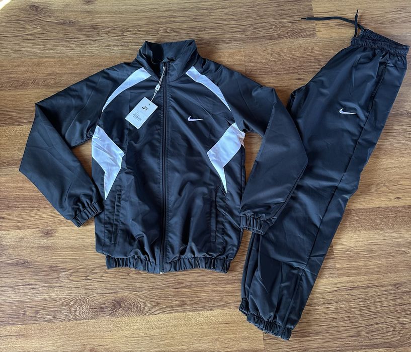 Мъжки,шушлеков,черен екип Nike с голямо лого на гърба