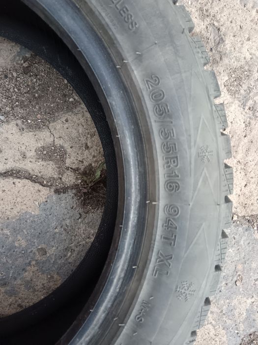 Продам зимние шины на 16