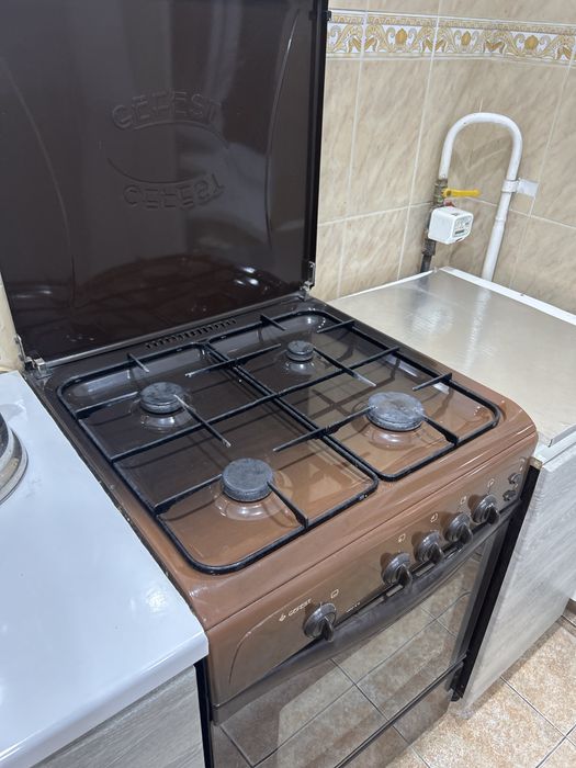 Продам газовую плиту