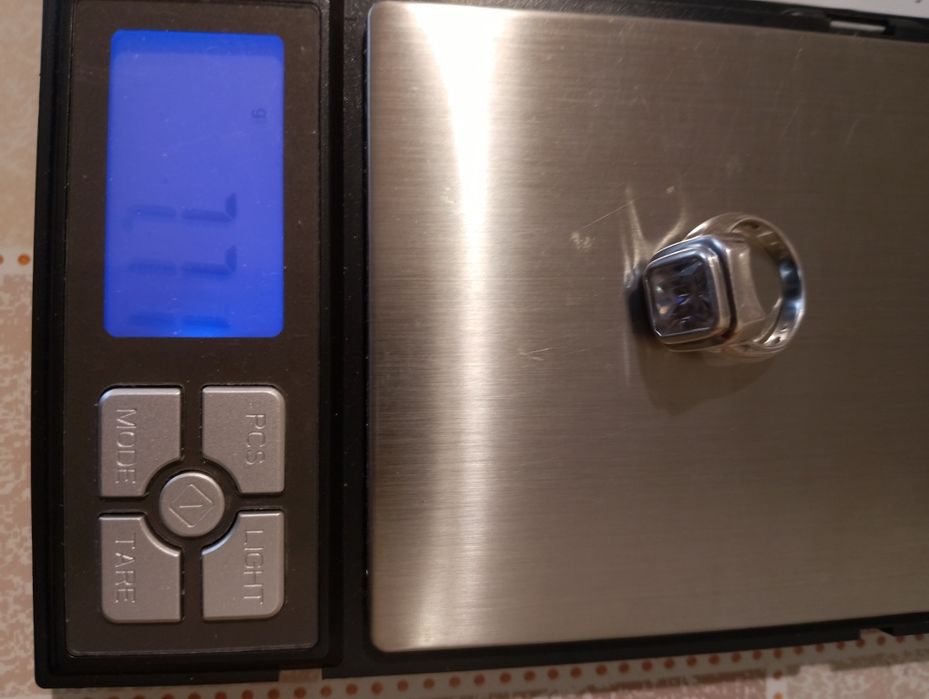 Масивен сребърен пръстен с голям кристал