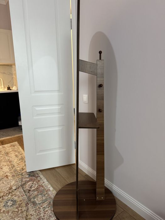 Напольное крутящееся зеркало