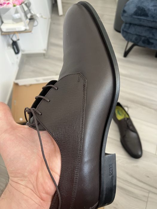 Vand pantofi boss marimea 48 purtati de 2 ori