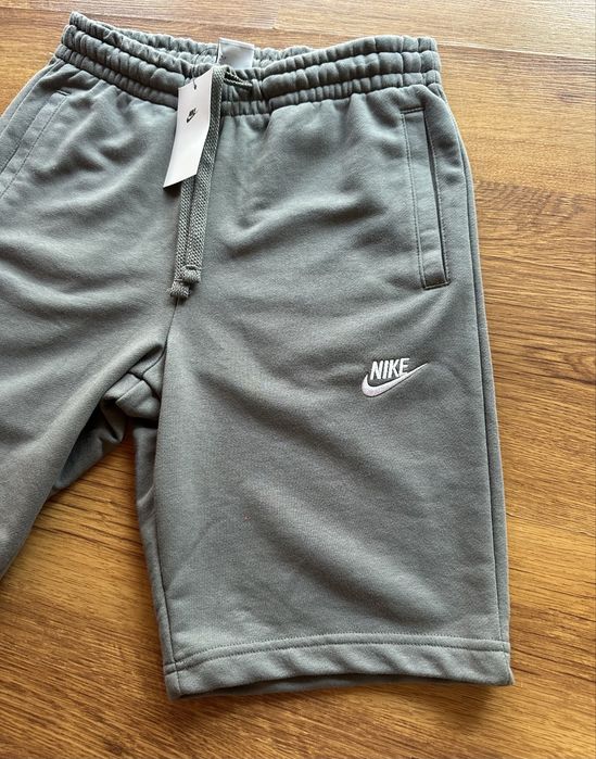 Мъжки,памучни,сиви къси панталонки Nike с бродирано лого