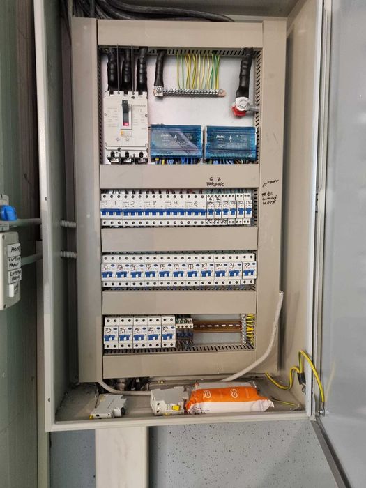 Electrician servicii