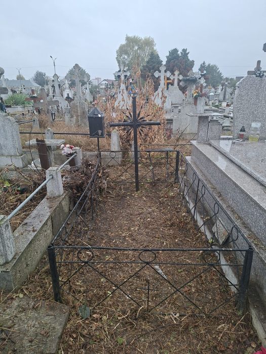 Vând loc de veci Parohia Învierea Domnului Bacău