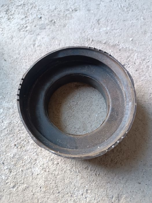 Продам опоры под пружину