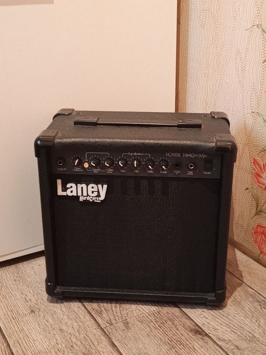 Гитара Fender Squier Stratocaster HSS + комбик Laney 15W