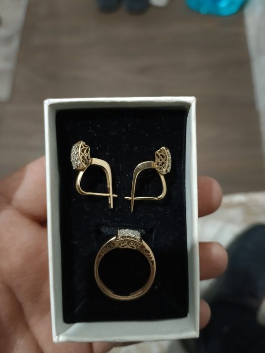 Золотые изделия комплект Срочно продается