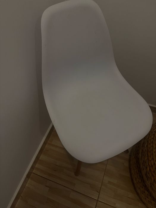 Scaune scandinave albe