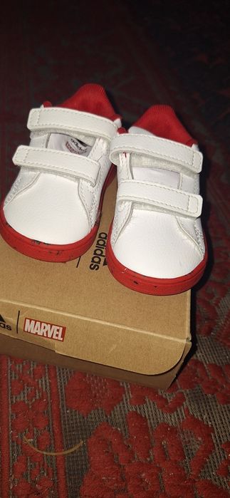 Adidași Adidas Marvel Bebeluși