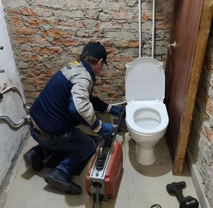 Сантехник прочистка канализации.