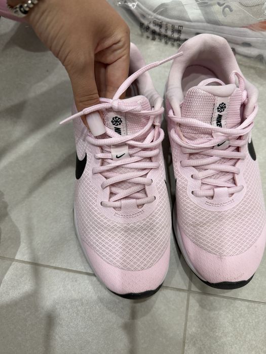 Продам кроссовки Nike