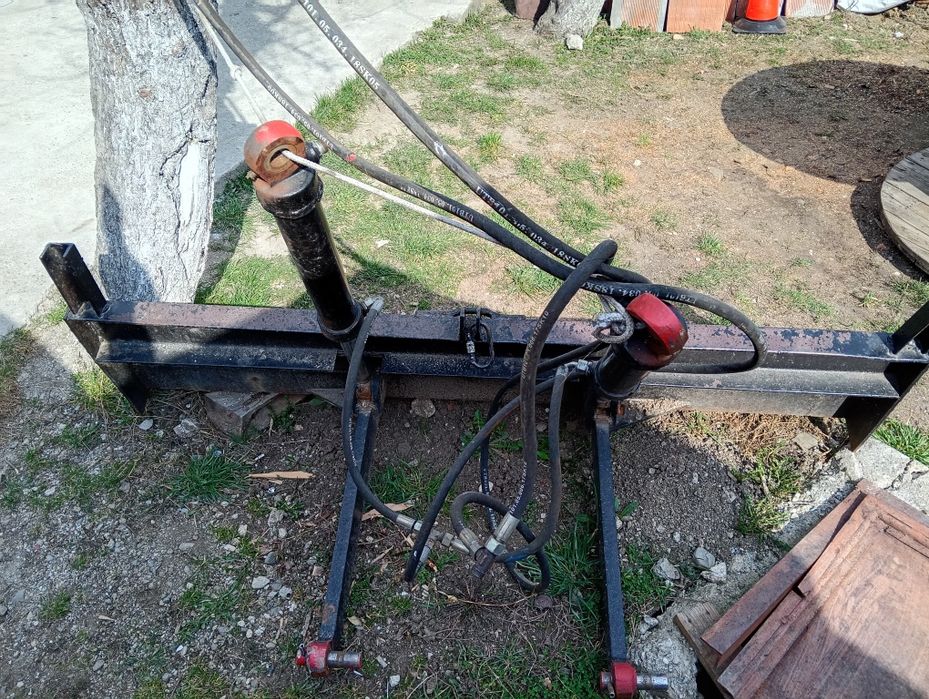 Vând lama tractor .