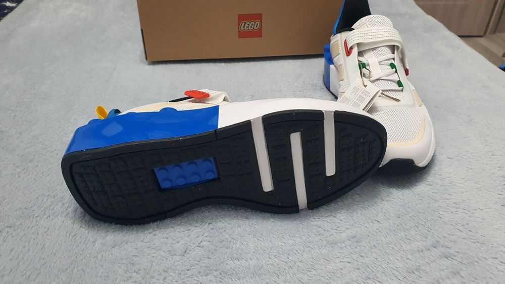 Adidas lego de vanzare