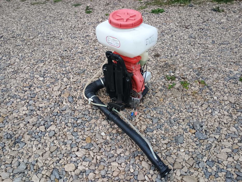 Продавам бензинова моторна пръскачка Raider RD-KMD01