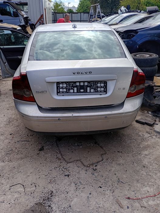 Dezmembrez Volvo S40