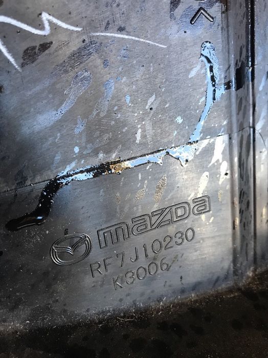 Капак на двигателя за Mazda 6 2.0 TDI (2003-2006) RF7J10230
