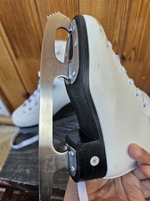 Продам коньки детские