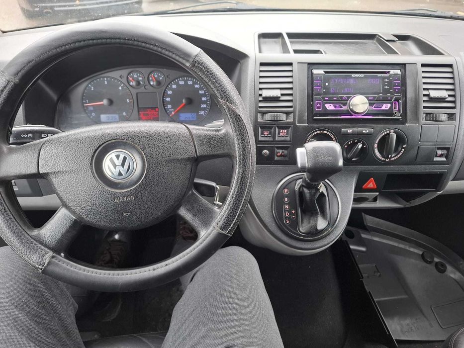 VW Transporter T5 F60-Edition Autoutilitara 5 locuri 6 usi 2008 2.5TDi 180 CP E4 CutieAut AC Piele, recent adus