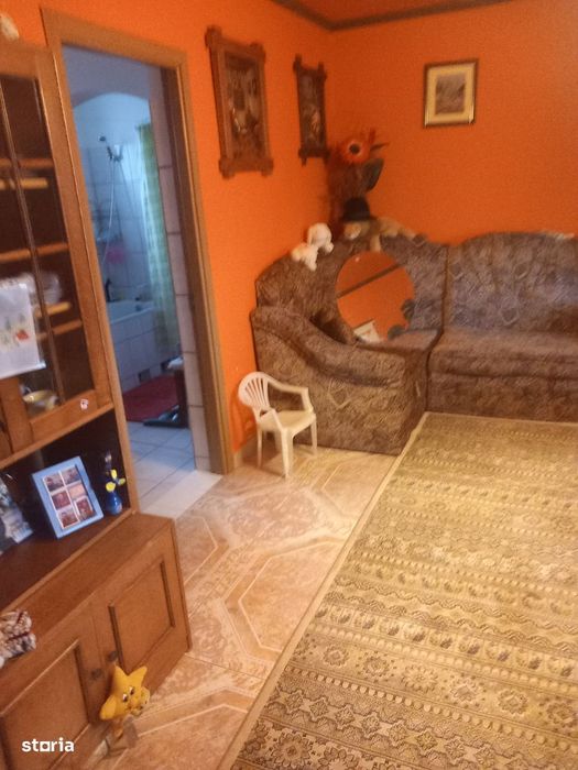 Casa cu etaj,cu garaj, mobilată, utilată, imediat ocupabila Campenita