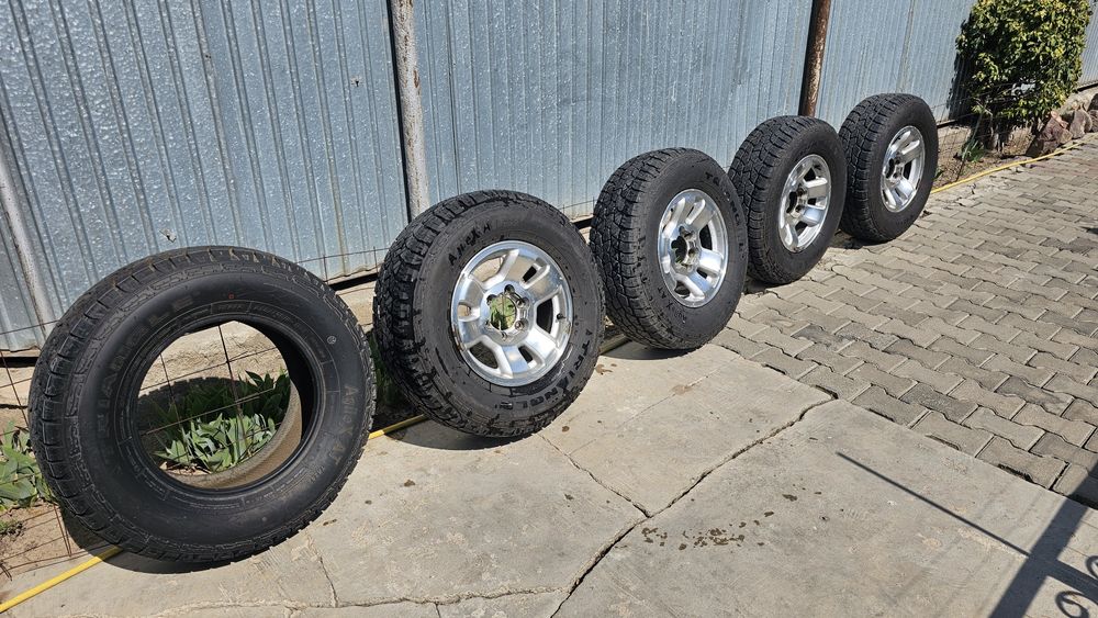 Продам шины Triangle 255/70 R16