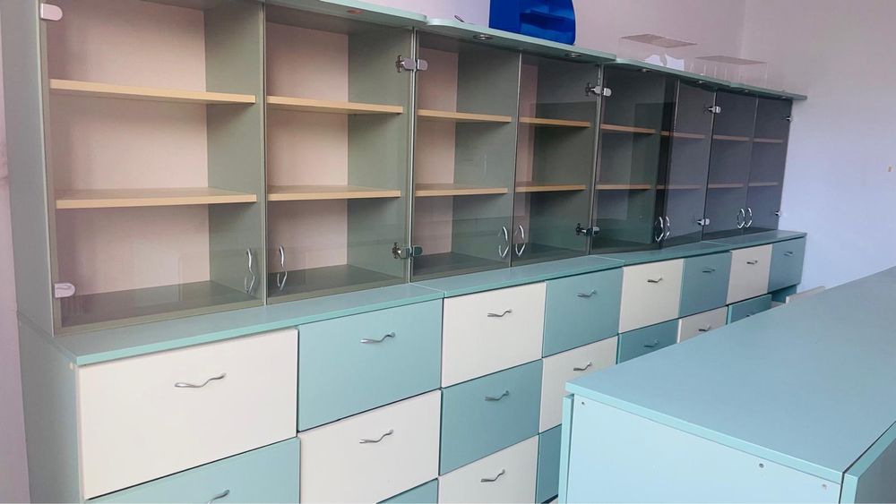 Vand mobilier farmacie