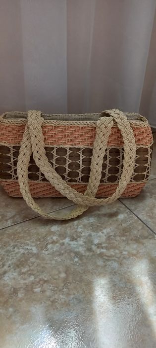 Gentuta superba  noua